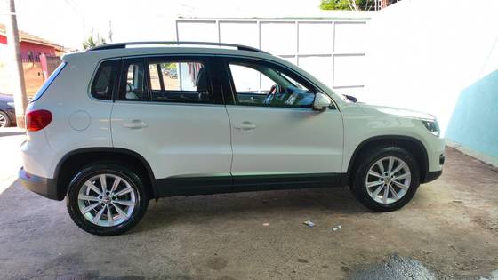 VOLKSWAGEN TIGUAN 2.0 TSI 16V TURBO GASOLINA 4P TIPTRONIC VOLKSWAGEN TIGUAN 2.0 TSI 16V TURBO GASOLINA 4P TIPTRONIC